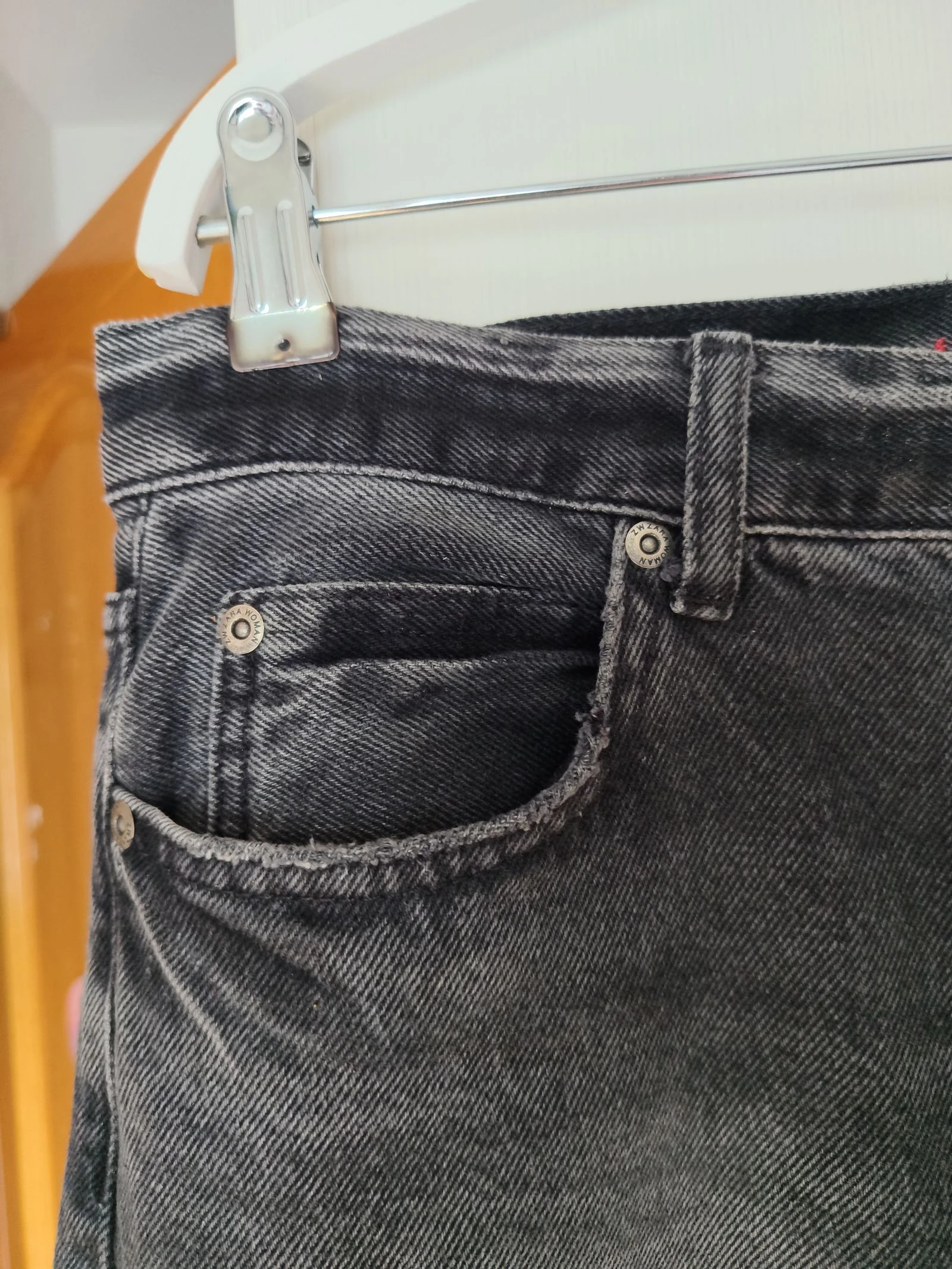 Calça jeans feminina Straight Fit efeito deslavado Zara Tamanho S/36 – photo 2
